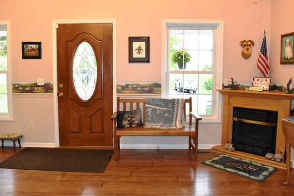 Bed & Biscuit: 153 Fence Ln, Crossville, TN 38571